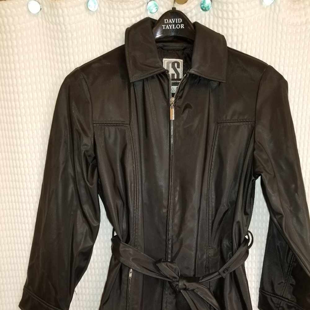 CS signature sleek black rain coat/wind breaker M